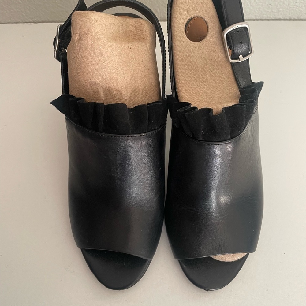 14TH & UNION Black ruffle trim open toe block heel sandal size 9W - Picture 2 of 13